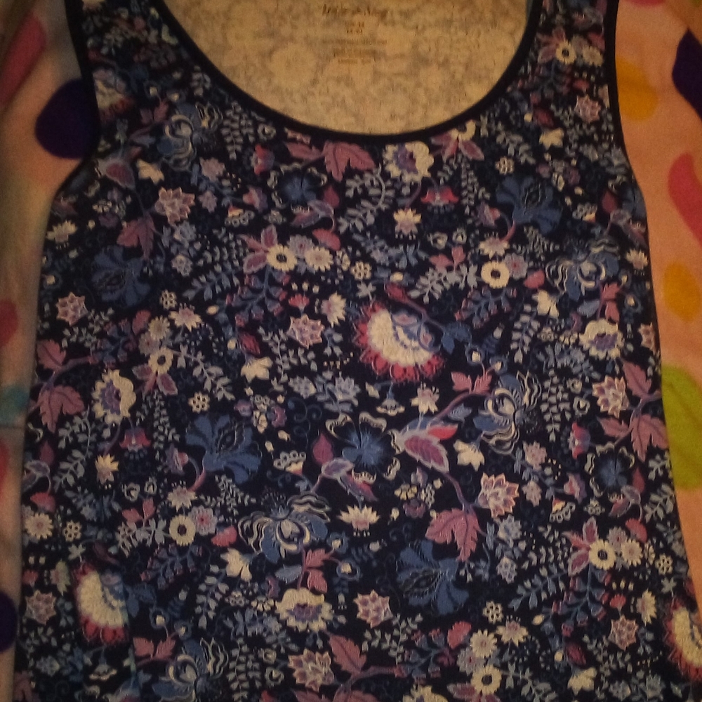 Sleeveless shirt